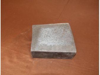 Low carbon corundum-spinel brick