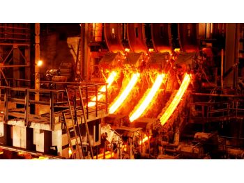What are the factors affecting the absorption of inclusions in molten steel by casting powder?